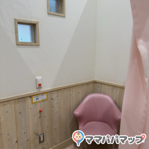 授乳室はカーテンのしきりで3つありました