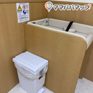 ヤマダデンキ　テックランド　そよら三条須頃店(1F)の授乳室・おむつ替え台の写真(4枚目)