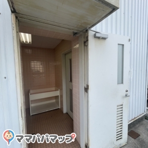 西松屋 明石鳥羽店のオムツ替え台情報 画像1