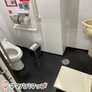 2F女子トイレ内個室です