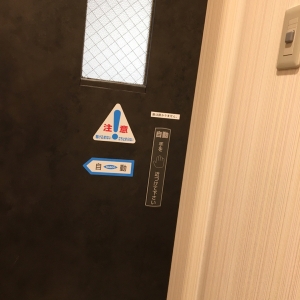 ドア鍵掛かりません