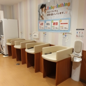 ダイバーシティ(2F ベビー休憩室)の授乳室・おむつ替え台の写真(3枚目)