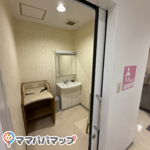 エディオン守山店(1F)の授乳室・おむつ替え台の写真(1枚目)