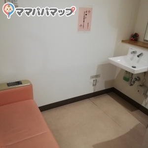 ベビーカーで入ってもそれほど狭さを感じない広さでした。
