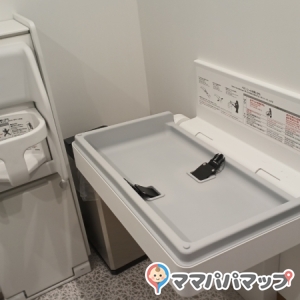 オムツ替え台