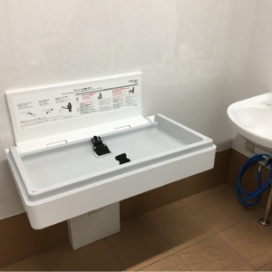 スギ薬局有楽店(1F)の授乳室・おむつ替え台の写真(1枚目)