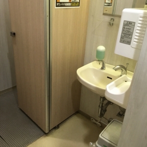 トイレ設備は古めですが清潔でした