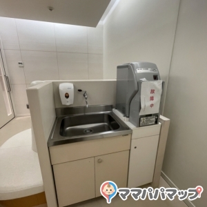 1/1現在、調乳用の給湯器はまだ故障中でした。