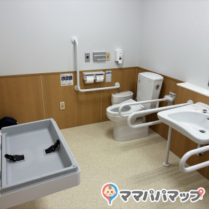 ヤマダデンキ Tecc LIFE SELECT 茨木目垣店(1F)のオムツ替え台情報 画像1