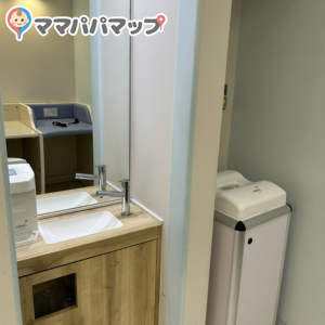 手洗い場とオムツ捨て