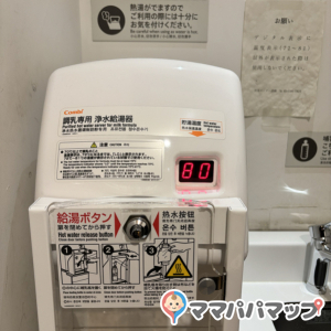 ダイバーシティ東京 プラザ(6F 西アトリウム側トイレ ベビー休憩室)の授乳室・おむつ替え台の写真(1枚目)
