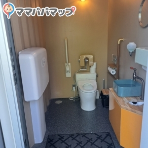 BOTANICAL HOUSE（ボタニカルハウス）(1F)のオムツ替え台情報 画像1