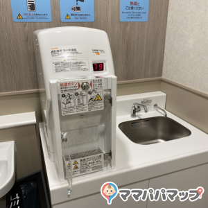 そよら三条須頃(2F)の授乳室・おむつ替え台の写真(3枚目)