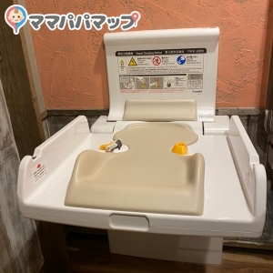 コナズ珈琲　東浦和店のオムツ替え台情報 画像1