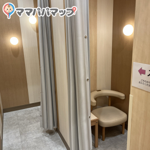 授乳室は３つ。女性のみ入れます。