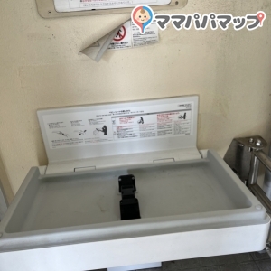 東田大通り公園 公衆トイレのオムツ替え台情報 画像3
