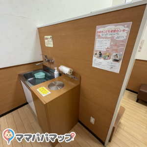 赤ちゃん本舗 防府店(2F)の授乳室・おむつ替え台の写真(2枚目)