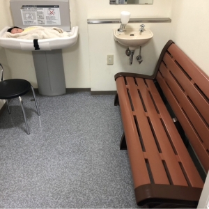 中は広々、ベビーカーも入ります。