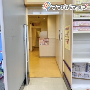 店舗奥に入り口があります