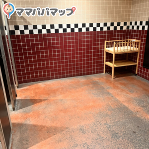 アピナボウル豊橋店(2F)の授乳室・おむつ替え台の写真(1枚目)