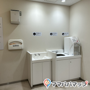 アーバンドックららぽーと豊洲3(1F 100本のスプーン横)の授乳室・オムツ替え台情報 画像3