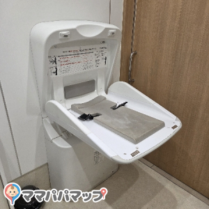 いなげや川崎登戸店のオムツ替え台情報 画像2