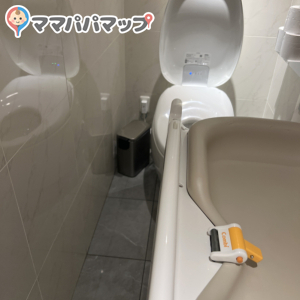 海底撈火鍋 新宿店(6F)のオムツ替え台情報 画像1