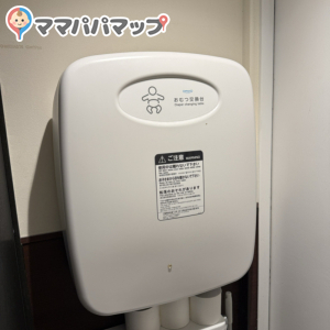 コメダ珈琲　新宿三丁目店(2F)の授乳室・おむつ替え台の写真(2枚目)