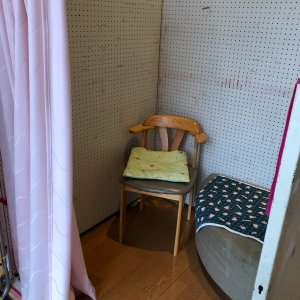 カーテンで個室のようになります