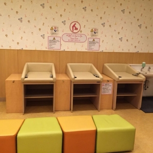 オムツ交換台は3台