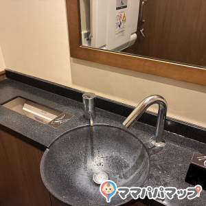 スターバックスコーヒー広島市中央公園店の授乳室・おむつ替え台の写真(4枚目)