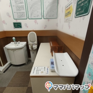 イオン小山店(2階 赤ちゃん休憩室)の授乳室・オムツ替え台情報 画像13