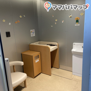 JR武蔵小杉駅綱島街道改札内ベビー休憩室(1F)の授乳室・オムツ替え台情報 画像1