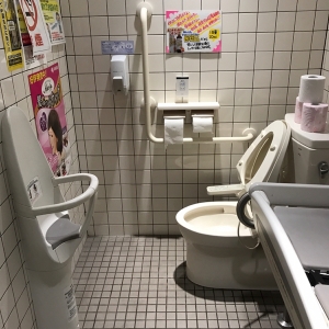 スーパードラッグひまわり 蔵王店のオムツ替え台情報 画像1