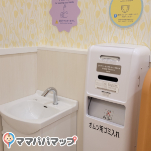 ピアドゥ（Pia Do）(2階キャンドゥとオムツ売場の間にある。ママと赤ちゃんのみの授乳室(個室)は3部屋、パパも入れる授乳室(個室)は2部屋あり。オムツ替え台の他に着替え台ベビーカー置き場もある。給湯器もあり。)の授乳室・オムツ替え台情報 画像3