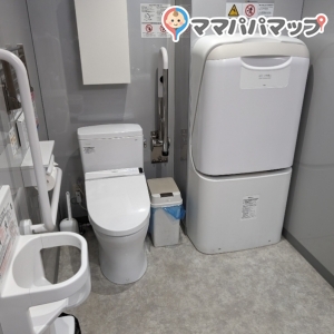 サツドラ北斗本町店(1F)のオムツ替え台情報 画像1