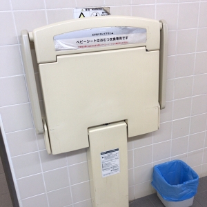 個室外トイレ内に有