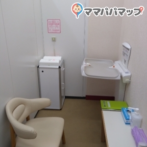 京都駅前地下街ポルタ(北側の案内所内　赤ちゃん休憩所)の授乳室・オムツ替え台情報 画像6