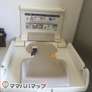 公衆トイレ:上尾丸山公園内(南)のオムツ替え台情報 画像1