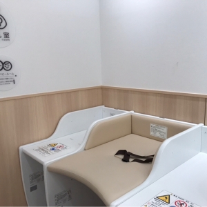 アピタタウンけいはんな(1F)の授乳室・オムツ替え台情報 画像10