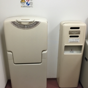 授乳室内のベビーシート