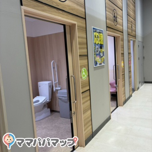 過去の写真より新しくなったようです。バリアフリートイレもあります