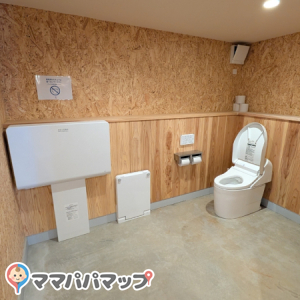 おむつ台付きトイレ