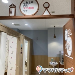 授乳コーナーはパパ立ち入り禁止です<span class="emoji emoji1f232"></span>