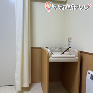 ヤマダデンキテックランド東神楽店の授乳室・おむつ替え台の写真(1枚目)