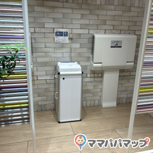 川崎 2F｜ Fashion・Goods・Service & Café ジーナス横(2F)のオムツ替え台情報 画像2