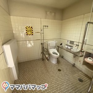 公衆トイレのオムツ替え台情報 画像2