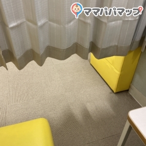 カーテンが短い