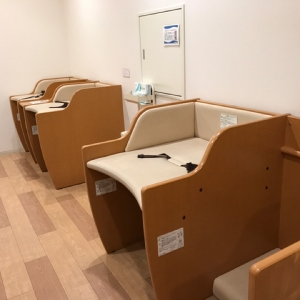 たっち用もあり 向かい側にソファもあります