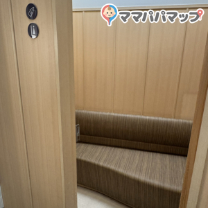 ユニクロ2階(2F)の授乳室・オムツ替え台情報 画像2